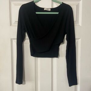 Zenana Outfitters Black Long Sleeve Crop Top